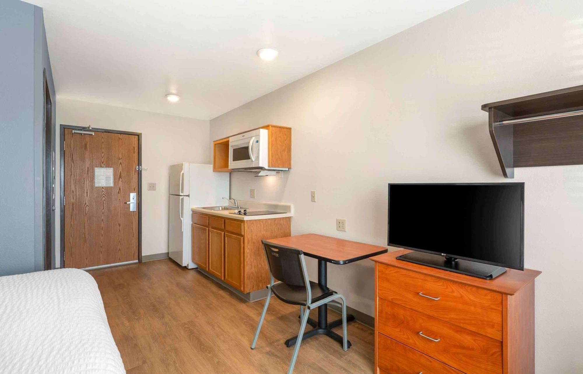 Extended Stay America Select Suites - Cleveland - Avon Bagian luar foto